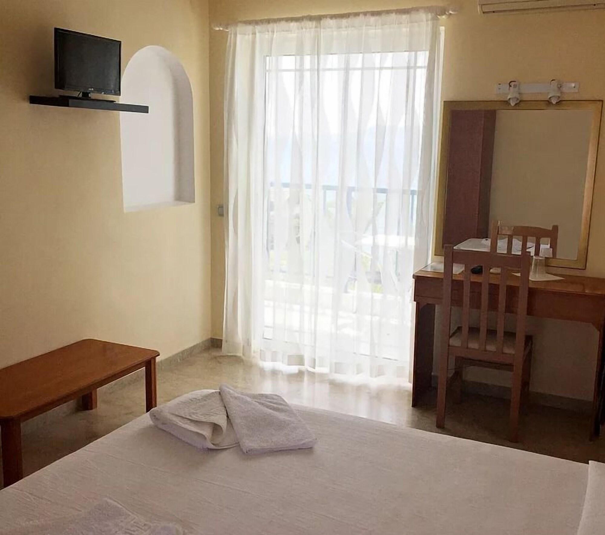 Hotel Golden Sun Finikounta Bagian luar foto